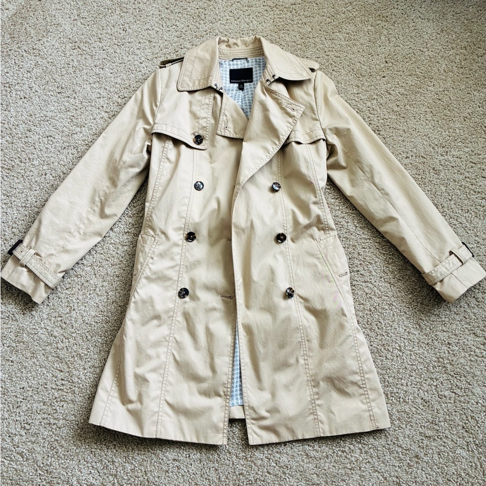 Banana Republic Classic Trench Coat, tan, size M. - Picture 2 of 6